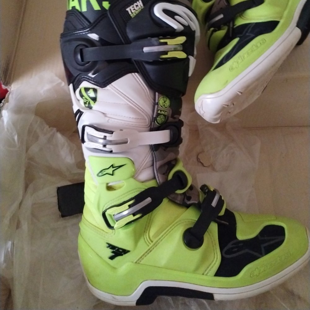A-Stars tech 7's limited edition